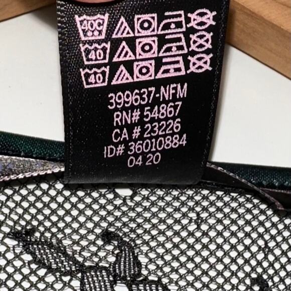 Victorias Secret Chantilly Green Palm Leaves Satin Wrap Robe Size M/L - Picture 7 of 14